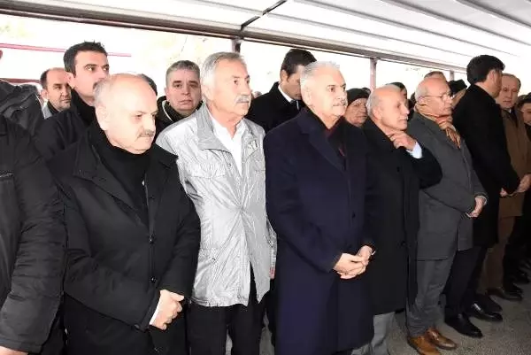 Binali Yıldırım, Eskişehir'de cenazeye katıldı