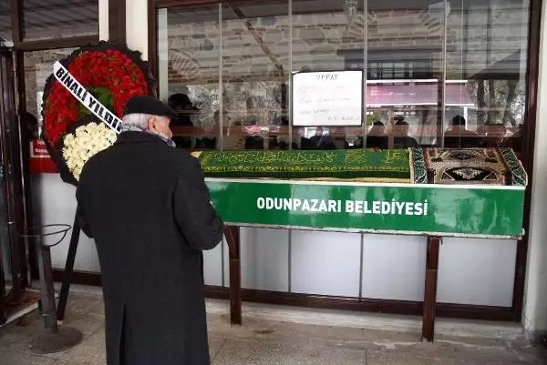 Binali Yıldırım, Eskişehir'de cenazeye katıldı