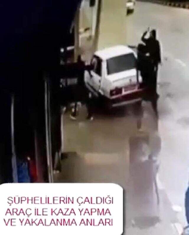 Çaldıkları aracın plakasını 'Evleniyoruz' yazısıyla kapattılar, kaçarken kaza yaptılar