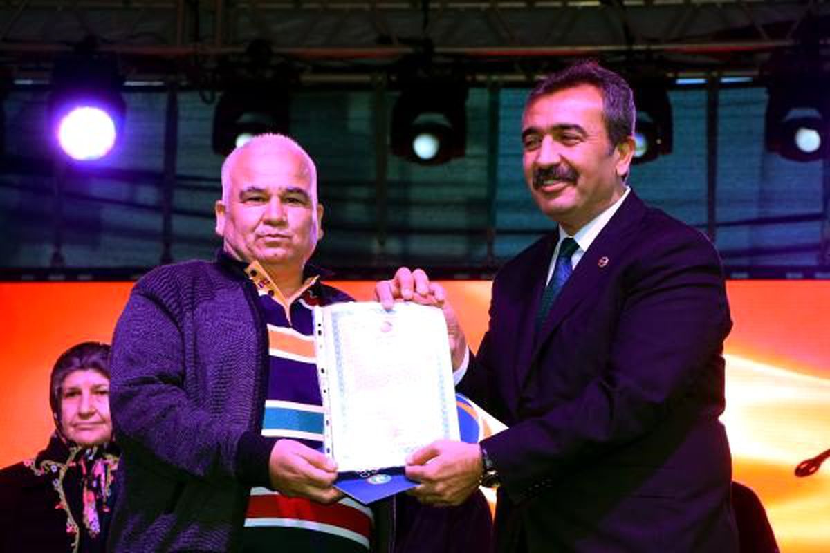 Çukurova'da imar çalışmasının ardından 16 bin hak sahibi tapularını aldı
