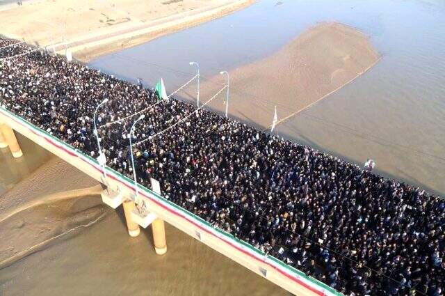 Kasım Süleymani için Ahvaz'da cenaze töreni düzenlendi