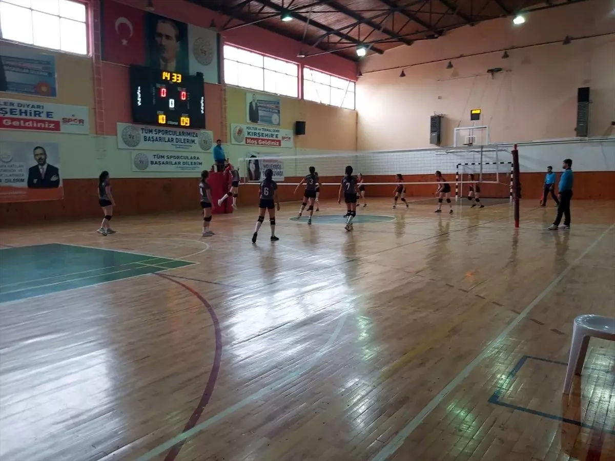 Kırşehir'de voleybol vefa maçı düzenlendi