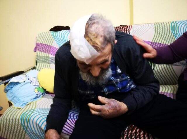 94 yaşındaki adamı bu hale getiren zanlı ya da zanlılar 4 bin lirasını gasp ettiler
