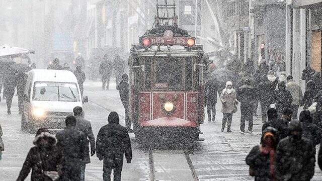 Ankara'da etkisini gösteren kar yağışından sonra gözler İstanbul'a çevrildi! 'İstanbul'a kar yağacak mı?' sorusu en çok aratılan cümleler içerisinde