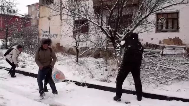 Çubuk'ta kar yağışı etkili oluyor