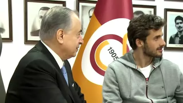 Galatasaray'da Marcelo Saracchi için imza töreni düzenlendi Galatasaray'da Marcelo Saracchi için imza töreni düzenlendi