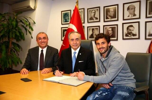 Galatasaray'ın yeni transferi Saracchi formayı giydi! İşte ilk sözleri