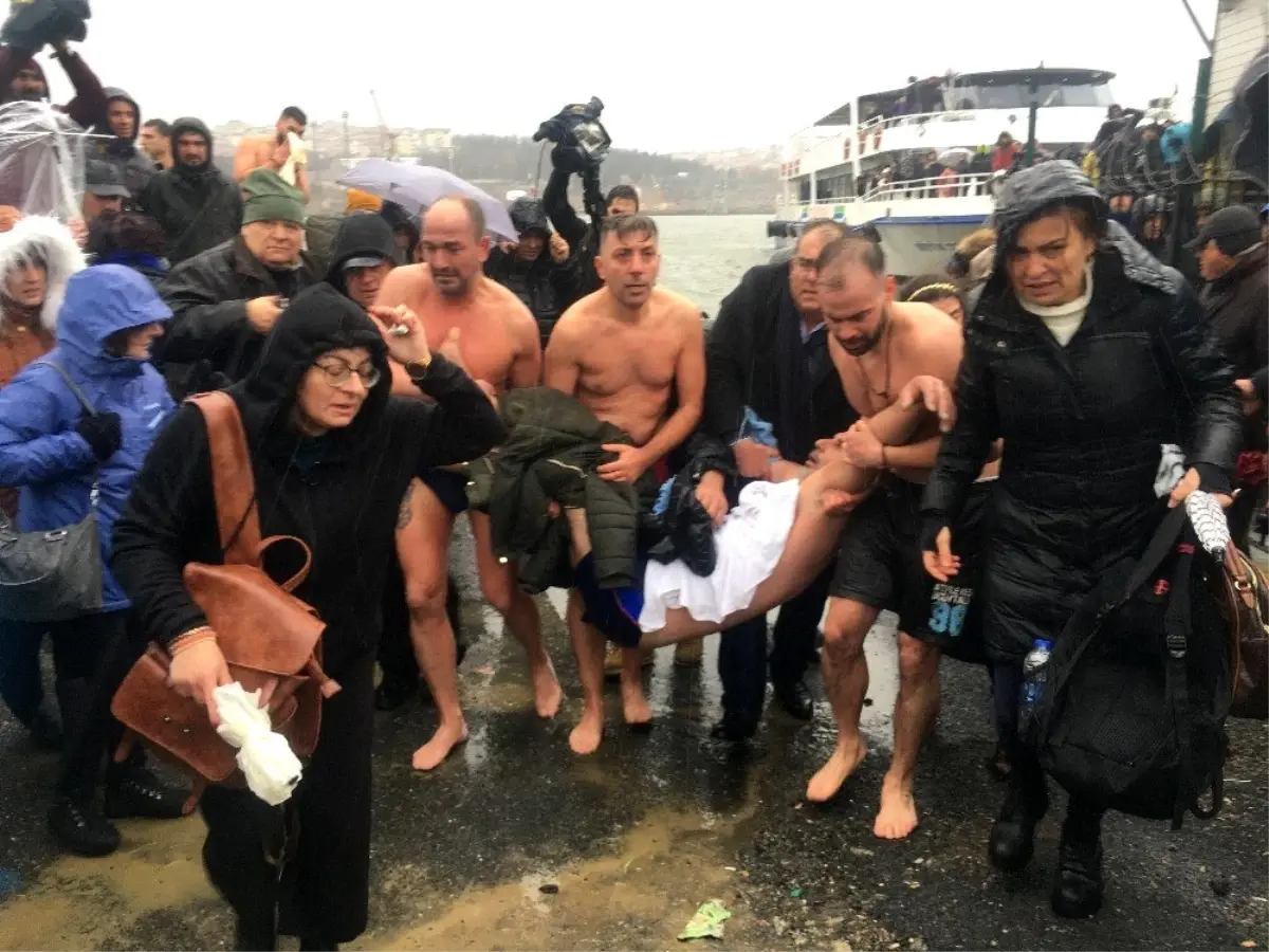Haç çıkarma töreni sırasında fenalaşan Yunanistan vatandaşı hastaneye kaldırıldı