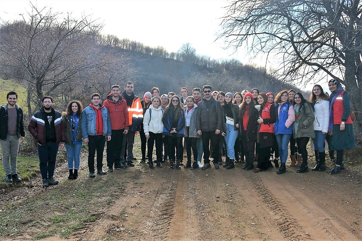 Manyas'ta yüksekokul öğrencileri doğa yürüyüşü yaparak ilçeyi tanıyor