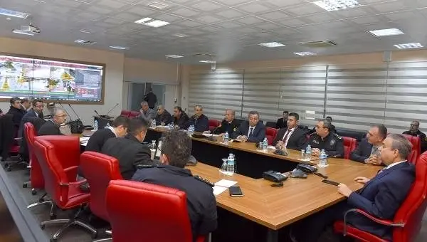 Mersin'de 'kırmızı kod' teyakkuzu (6) Mersin'de 'kırmızı kod' teyakkuzu (6)