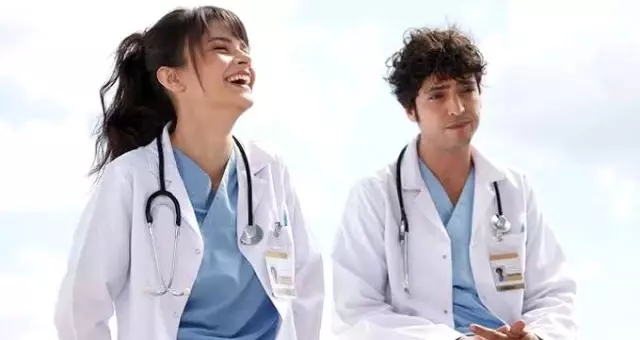 Mucize Doktor'da beklenen aşk sahnesi geldi! Ali ve Nazlı'nın lunapark macerası