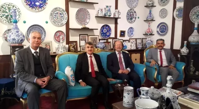 Rektör Uysal'dan çini sanatçılarına ziyaret Rektör Uysal'dan çini sanatçılarına ziyaret