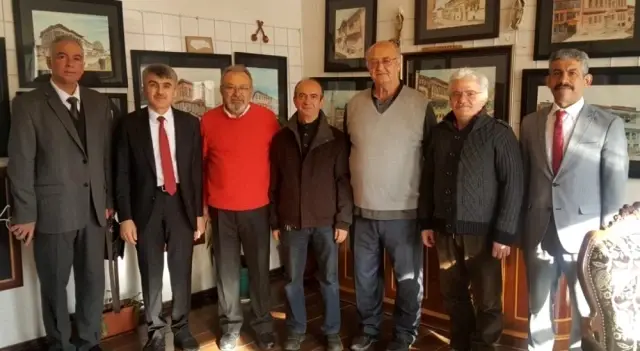 Rektör Uysal'dan çini sanatçılarına ziyaret Rektör Uysal'dan çini sanatçılarına ziyaret