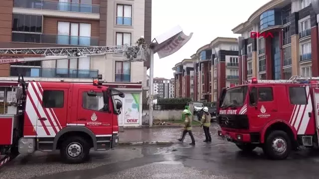 Silivri'de fırtına vatandaşlara zor anlar yaşattı Silivri'de fırtına vatandaşlara zor anlar yaşattı