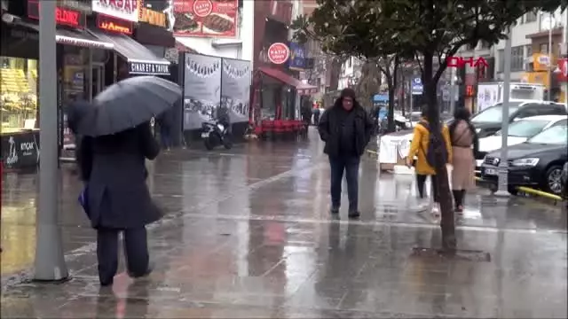 Silivri'de sağanak ve fırtına etkili oluyor Silivri'de sağanak ve fırtına etkili oluyor