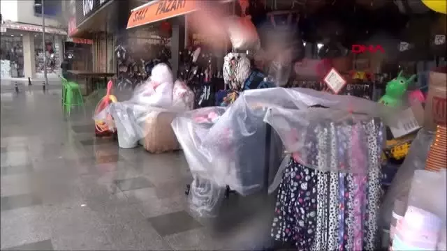 Silivri'de sağanak ve fırtına etkili oluyor