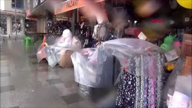 Silivri'de sağanak ve fırtına etkili oluyor