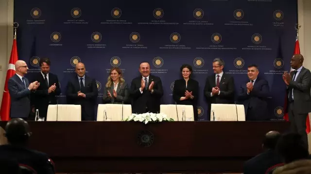 'Sürdürülebilir Kalkınma Amaçları Etki Hızlandırıcı Vakıf Senedi İmza Töreni' 'Sürdürülebilir Kalkınma Amaçları Etki Hızlandırıcı Vakıf Senedi İmza Töreni'