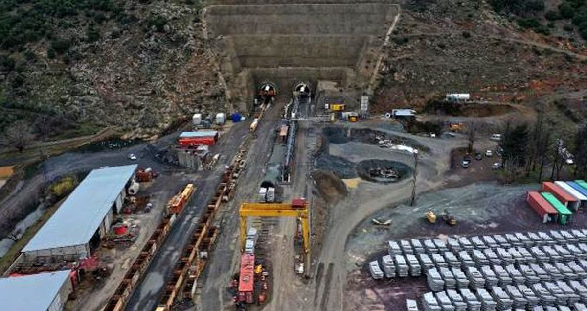 Türkiye'nin en uzun tren tünelinde, ışığın görülmesine 600 metre kaldı