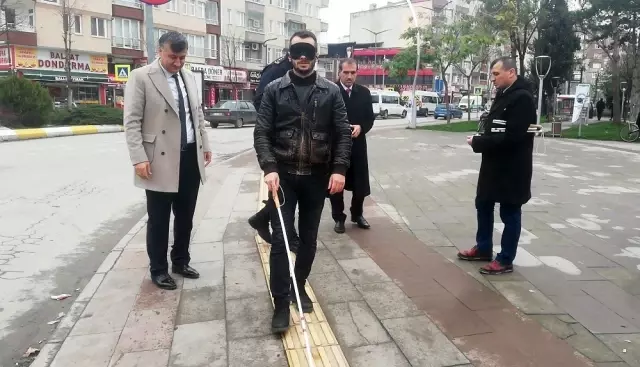 'Beyaz Baston Haftası'nda farkındalık oluşturdular 'Beyaz Baston Haftası'nda farkındalık oluşturdular