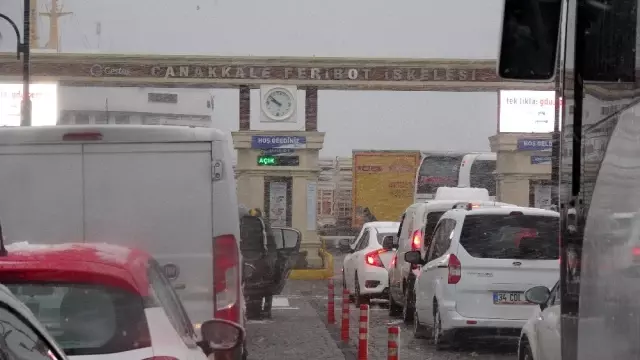 Çanakkale'de feribot seferleri durdu, 6 ilçede okullar tatil edildi