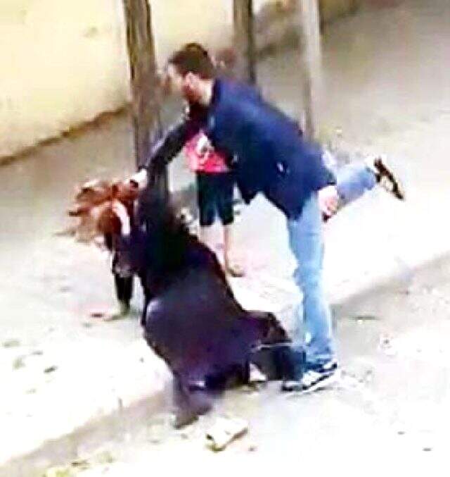 Eşini sokak ortasında döven adam tahliye edildi