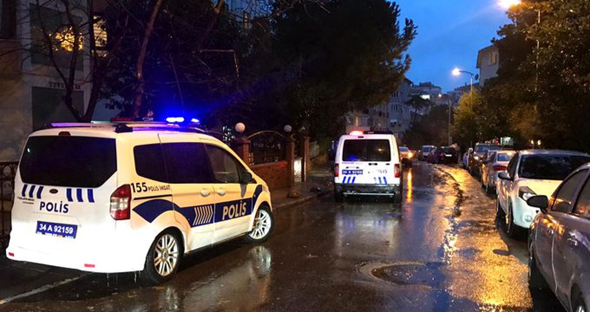 Kadıköy'de hırsızlık şüphelileri polise ateş açtı: 1 polis yaralı