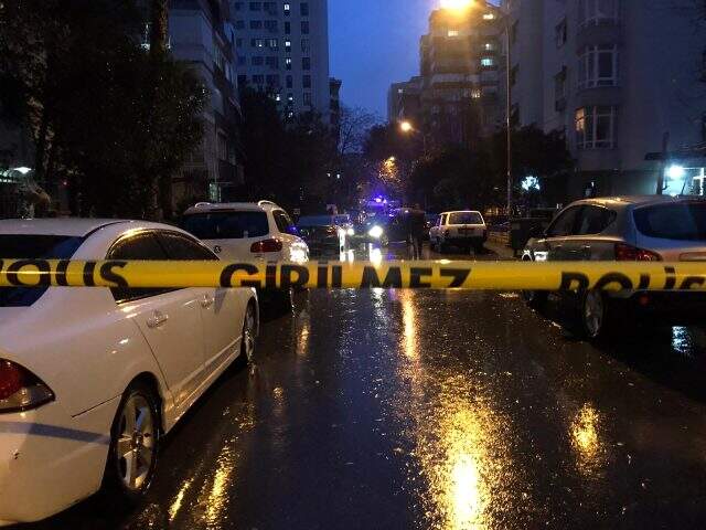 Kadıköy'de hırsızlık şüphelileri polise ateş açtı: 1 polis yaralı