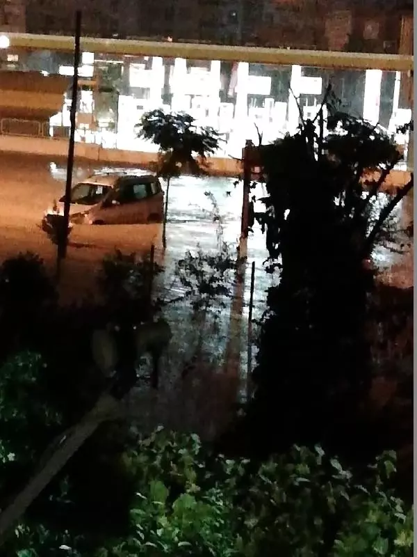 Mersin'de yaşamı felç eden kuvvetli yağış can aldı Mersin'de yaşamı felç eden kuvvetli yağış can aldı