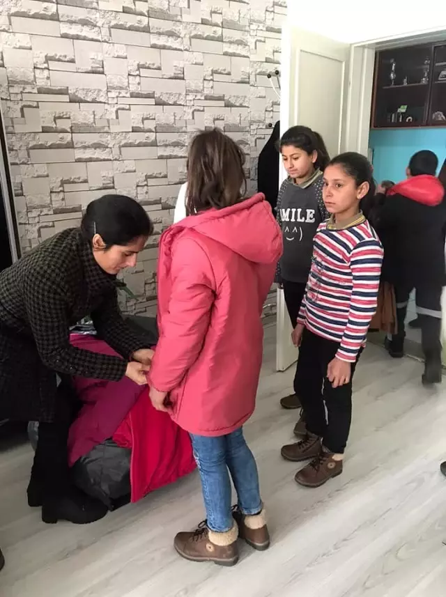Pınarbaşı Belediyesi'nden ihtiyaç sahibi öğrencilerini ısıtan yardım Pınarbaşı Belediyesi'nden ihtiyaç sahibi öğrencilerini ısıtan yardım