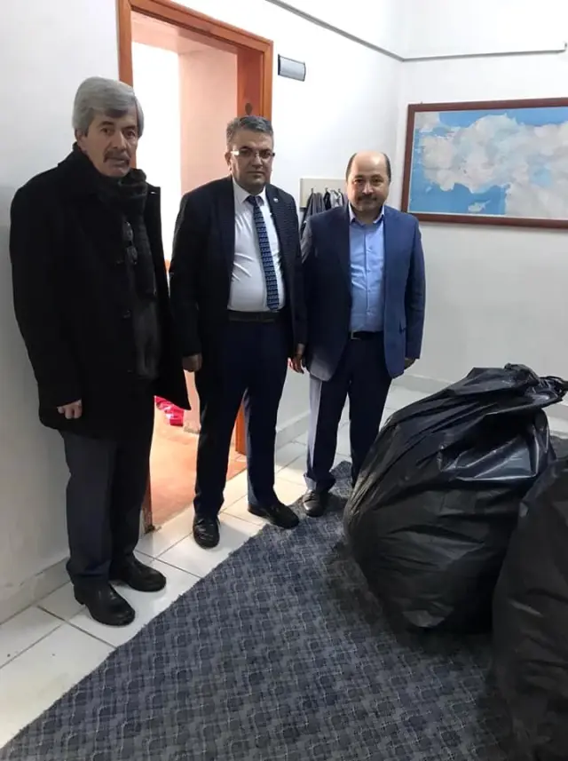 Pınarbaşı Belediyesi'nden ihtiyaç sahibi öğrencilerini ısıtan yardım Pınarbaşı Belediyesi'nden ihtiyaç sahibi öğrencilerini ısıtan yardım