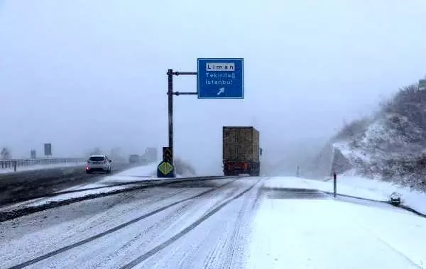 Tekirdağ'da etkili kar yağışı