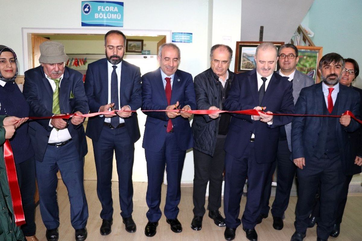 Türkiye'nin bilimsel ilk sanal herbaryumu 'VANF' açıldı