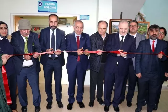 Türkiye'nin bilimsel ilk sanal herbaryumu 'VANF' açıldı Türkiye'nin bilimsel ilk sanal herbaryumu 'VANF' açıldı