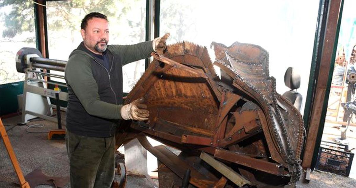 Ünlü ressam ve heykeltıraş Rıfat Koçak, evinde silahla vurulmuş halde ölü bulundu