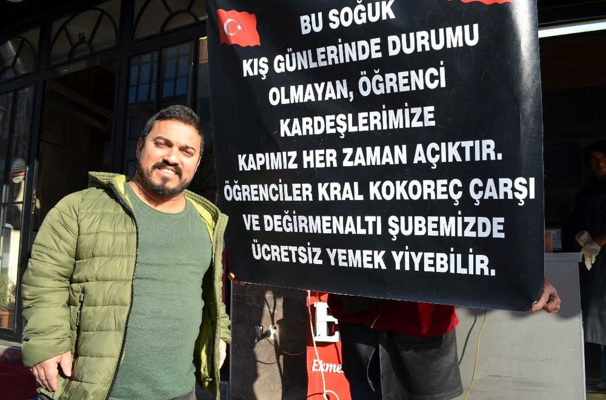 Dükkanına astığı yazı ile öğrenciler için bedava yemek kampanyası başlattı