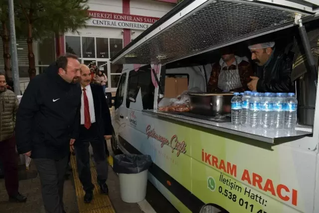 Çiğli Belediyesi soğuklarda üniversite öğrencilerini unutmadı Çiğli Belediyesi soğuklarda üniversite öğrencilerini unutmadı