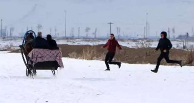 Erzurum'da bir garip olay! Belediye başkanını at kaçırdı Erzurum'da bir garip olay! Belediye başkanını at kaçırdı