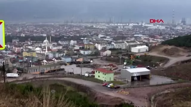 Hafriyat sahasında heyelan tedirgin ediyor Hafriyat sahasında heyelan tedirgin ediyor