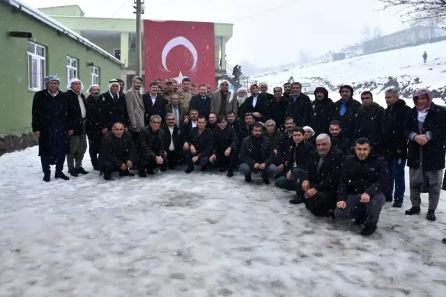 Karacadağ zirvesinde kar altında muhtarlarla buluşma Karacadağ zirvesinde kar altında muhtarlarla buluşma