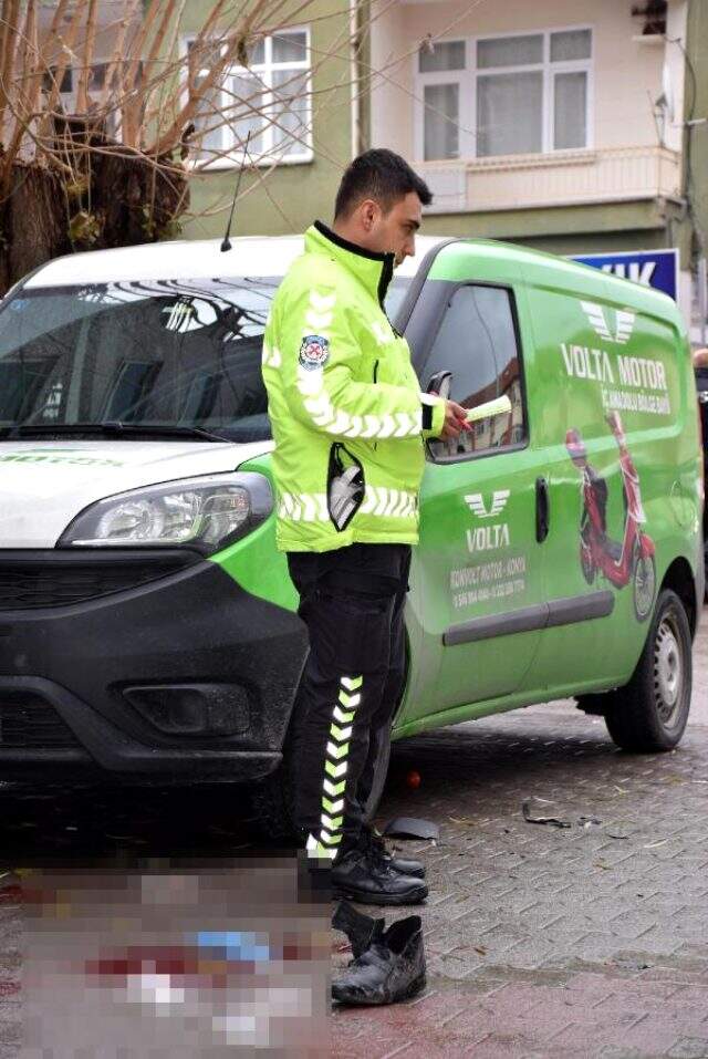 Kaza yerinden geçerken ölen kişinin eşi olduğunu öğrendi