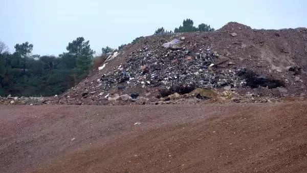 Mahallelinin, hafriyat sahasında heyelan tedirginliği Mahallelinin, hafriyat sahasında heyelan tedirginliği
