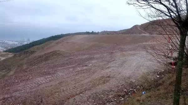 Mahallelinin, hafriyat sahasında heyelan tedirginliği Mahallelinin, hafriyat sahasında heyelan tedirginliği