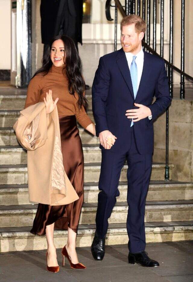 Prens eşiyle ziyarete giden Meghan Markle, terli koltuk altıyla dikkat çekti