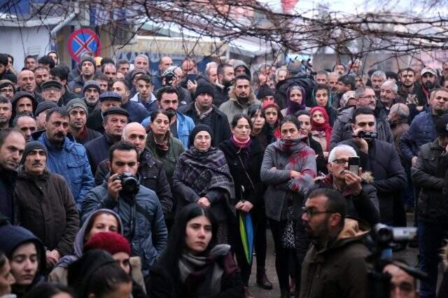 Cep telefonu tamircisinin bilgisayarından çıkanlar halkı öfkelendirdi! Tunceli'de halk sokağa döküldü.