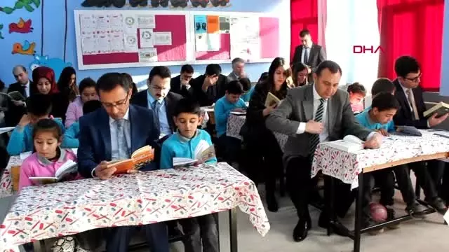 Alaşehir'de hakim ve savcılardan eğitime 'ala sınıf' desteği Alaşehir'de hakim ve savcılardan eğitime 'ala sınıf' desteği