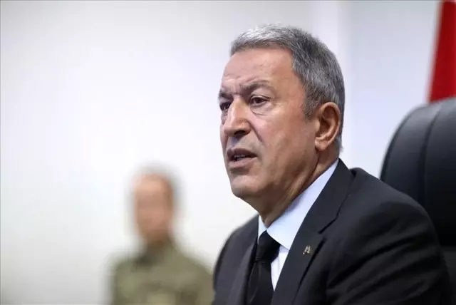 Bakan Akar, Hidayet Türkoğlu ile bir araya geldi Bakan Akar, Hidayet Türkoğlu ile bir araya geldi