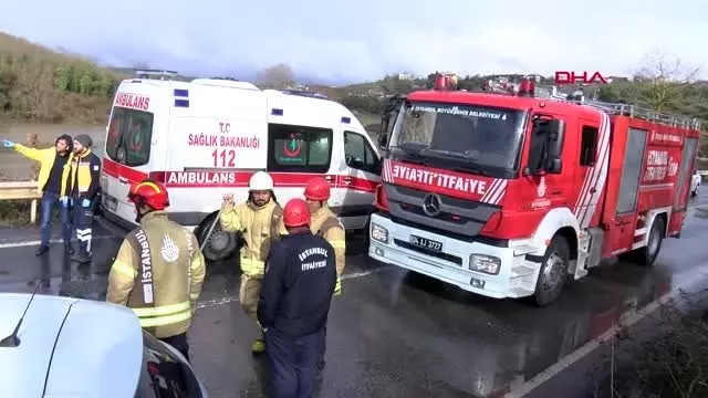 Beykoz'da 2 otomobil kafa kafaya çarpıştı Beykoz'da 2 otomobil kafa kafaya çarpıştı