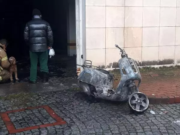 Beykoz'da otoparkta yangın, üst katlarda mahsur kalanlar kurtarıldı Beykoz'da otoparkta yangın, üst katlarda mahsur kalanlar kurtarıldı
