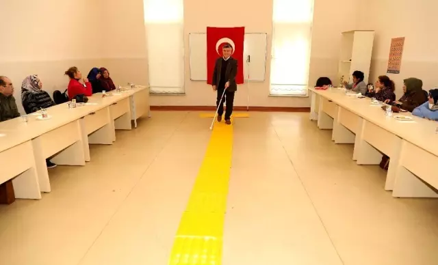 Büyükşehir Belediyesinden görme engellilere bağımsız hareket eğitimi